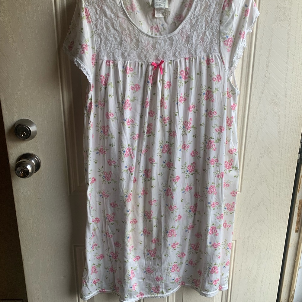 Secret Treasures White and Pink Floral Nightgown